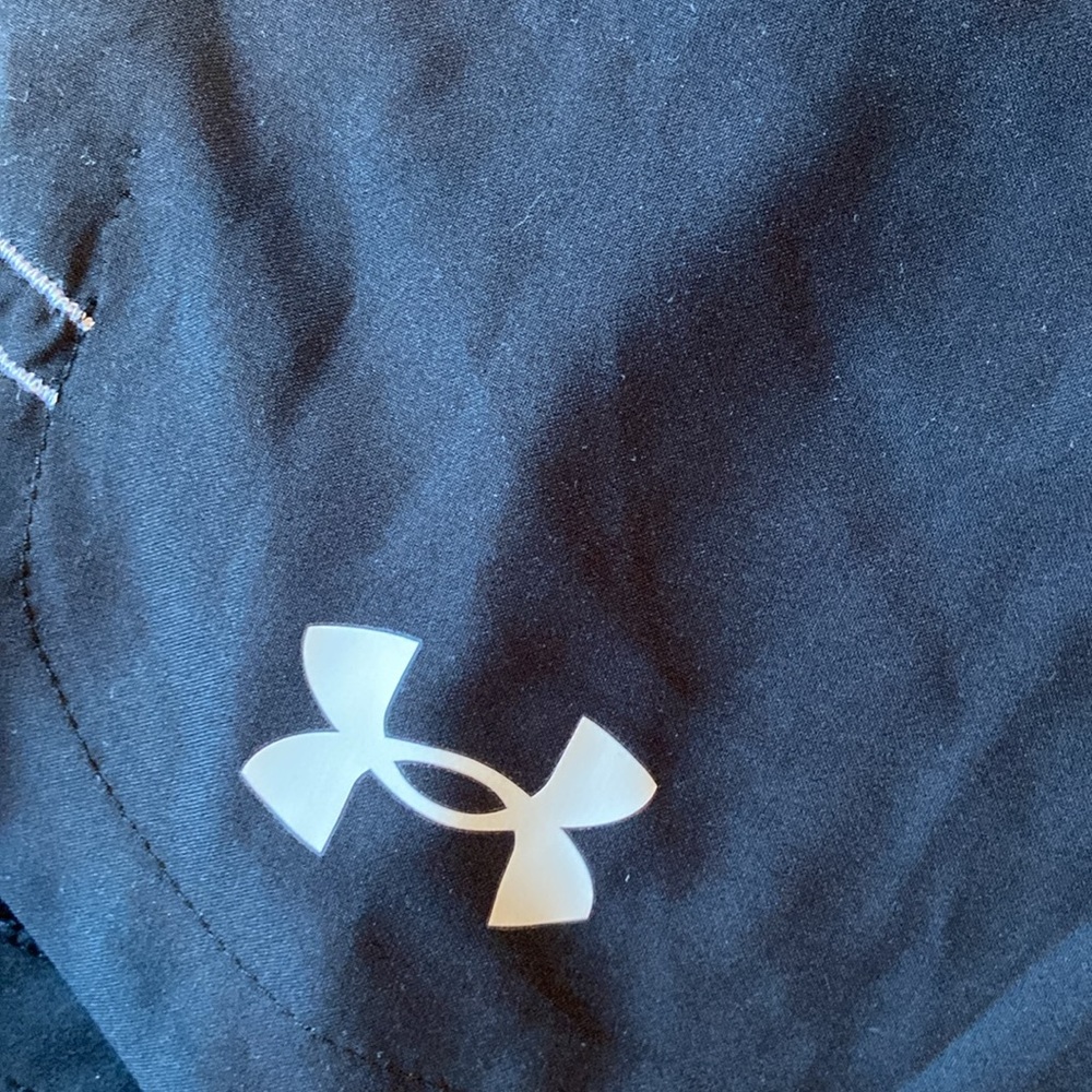 NWT men’s under Armour shorts.
